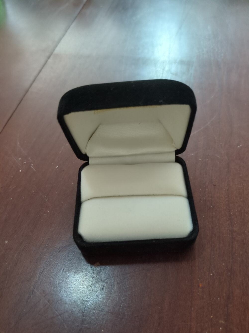 VINTAGE VELVET RING BOX JEWELRY CASE DIAMOND RING DISPLAY empty box